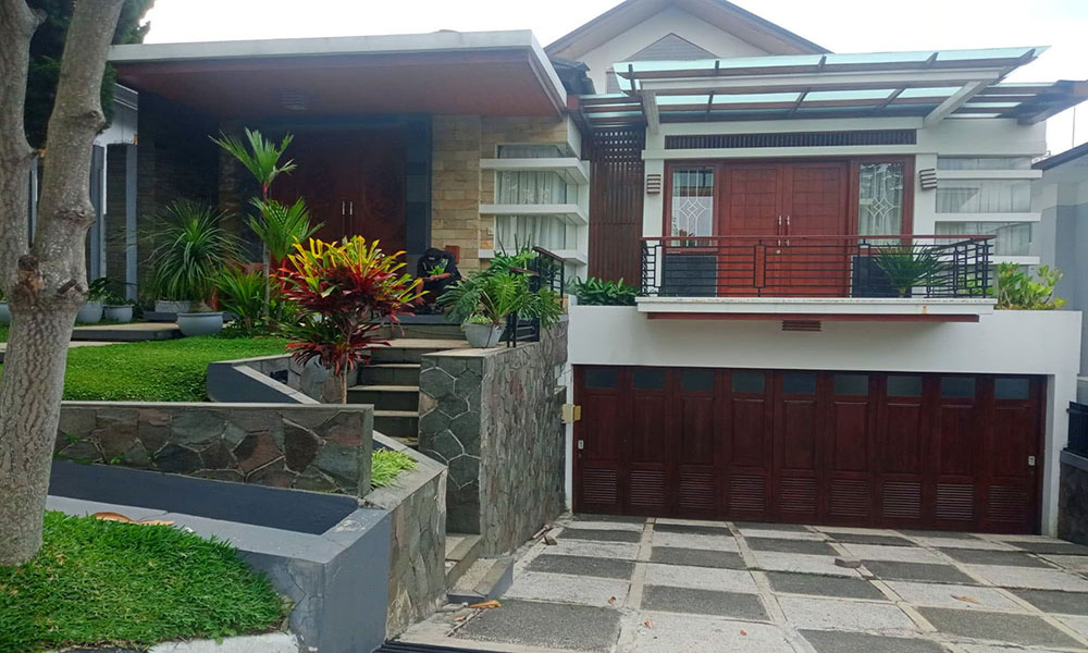 Rumah Semi Furnished Serasa Villa View Kota Bandung Dengan Kolam Renang di Resort Dago Pakar